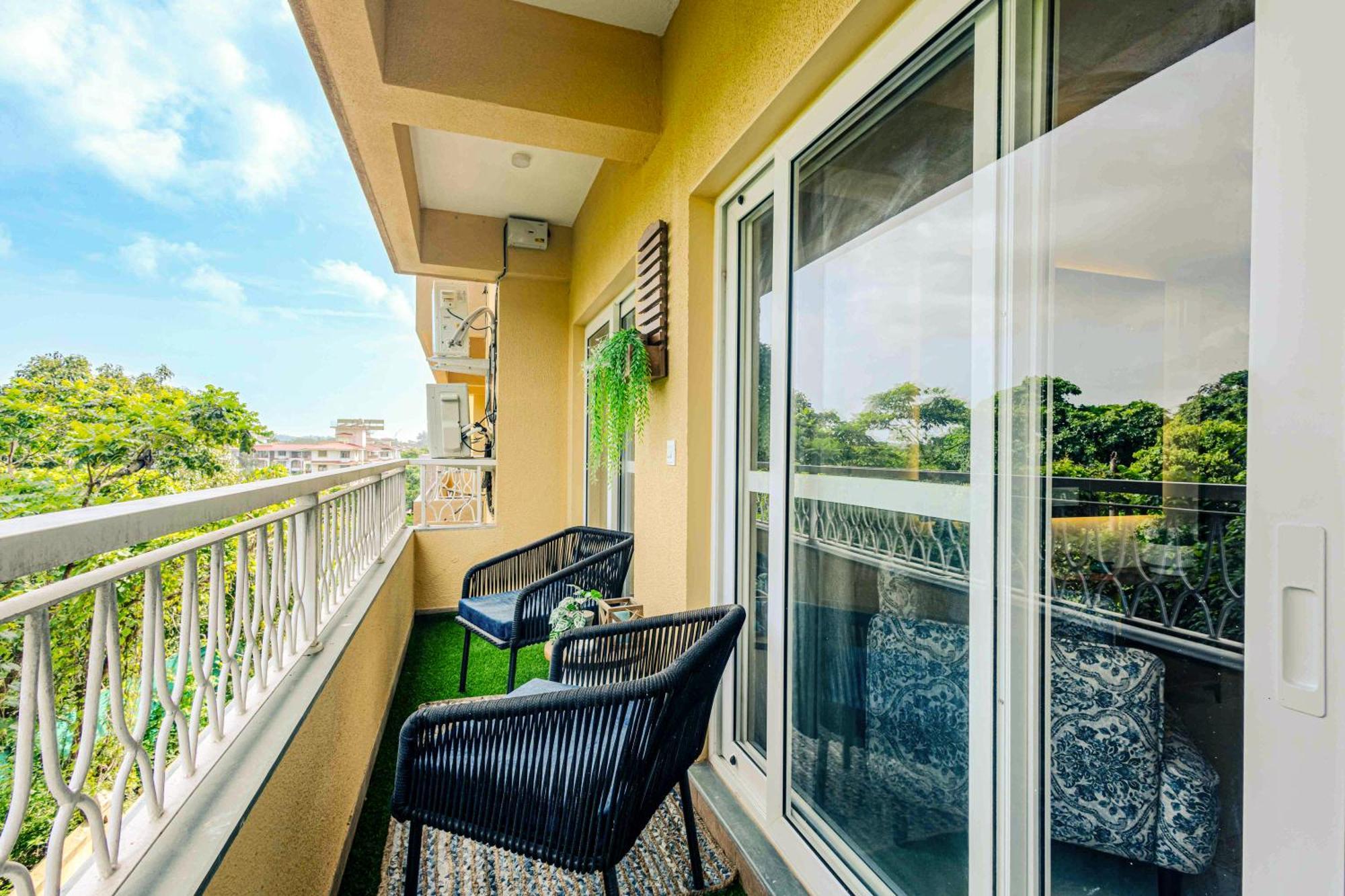 Alaya Stays 1 Bhk With Balcony & Pool - Veera Marina Candolim Bagian luar foto