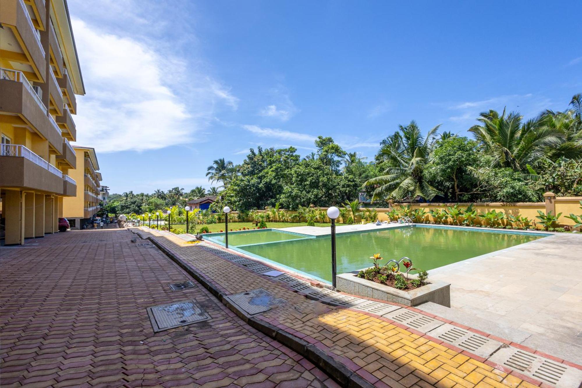 Alaya Stays 1 Bhk With Balcony & Pool - Veera Marina Candolim Bagian luar foto