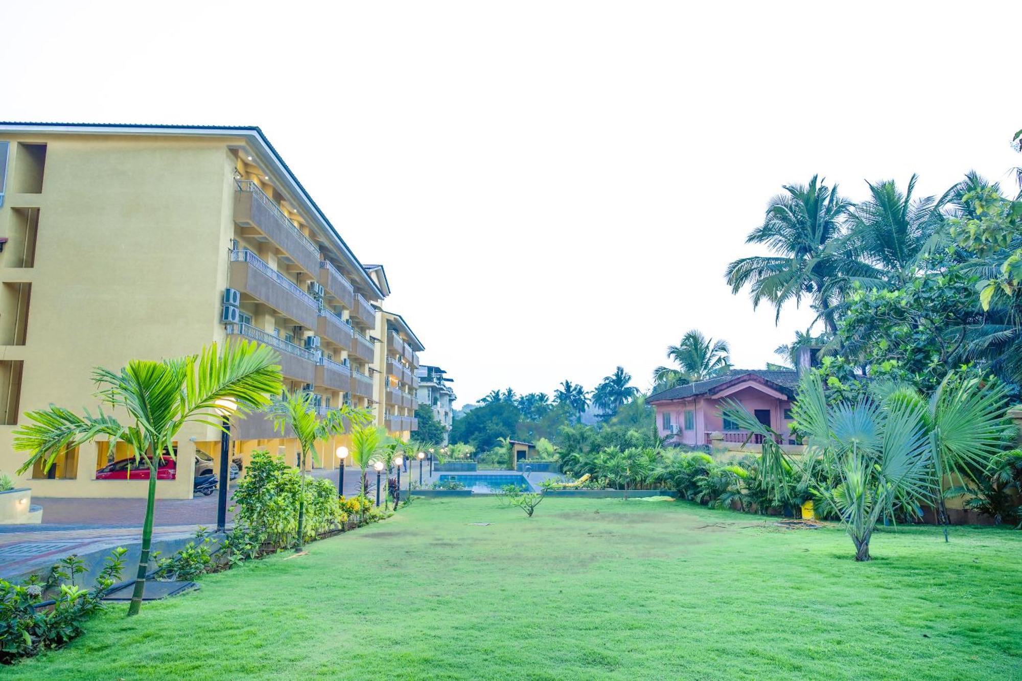 Alaya Stays 1 Bhk With Balcony & Pool - Veera Marina Candolim Bagian luar foto