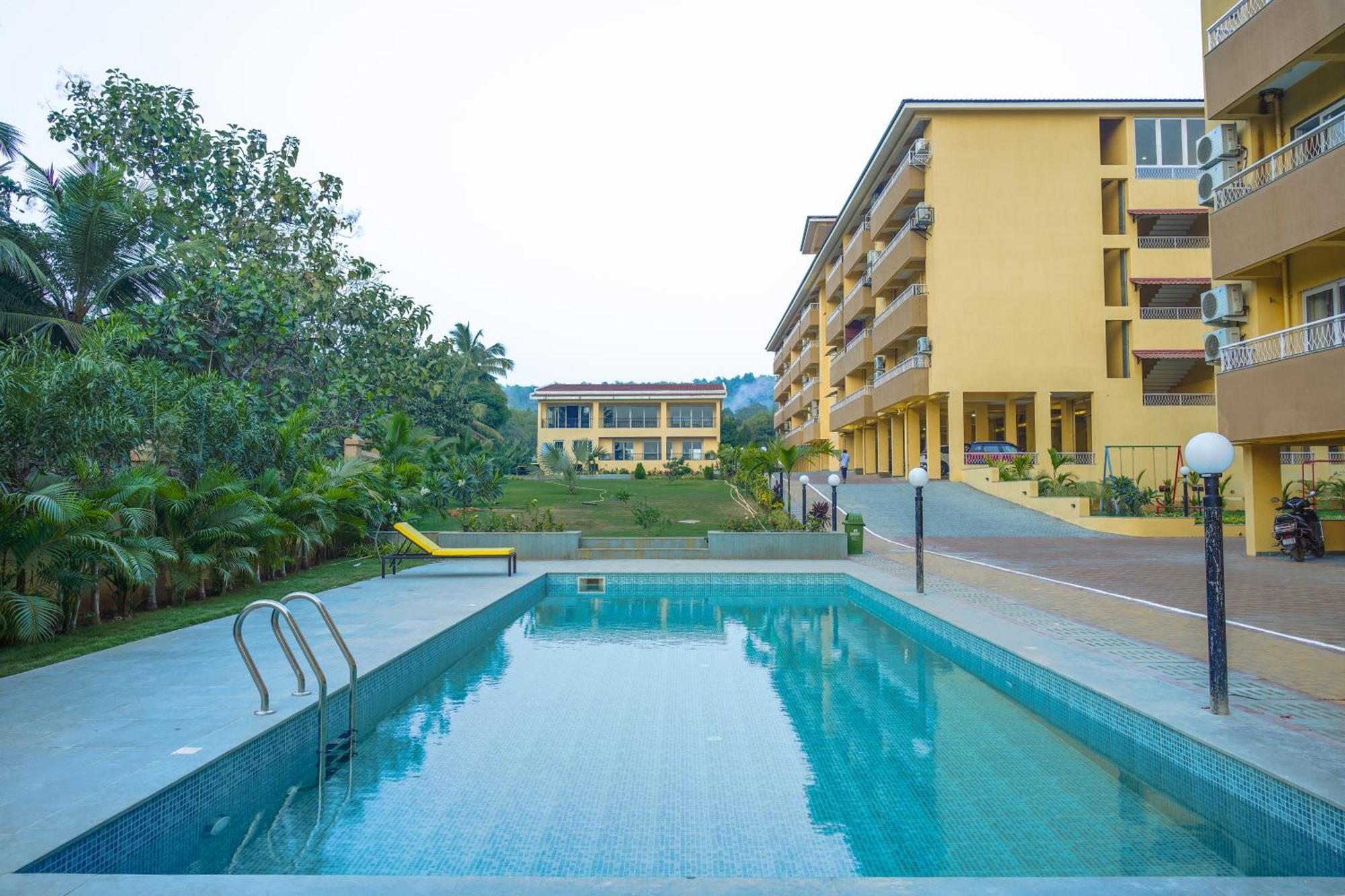 Alaya Stays 1 Bhk With Balcony & Pool - Veera Marina Candolim Bagian luar foto