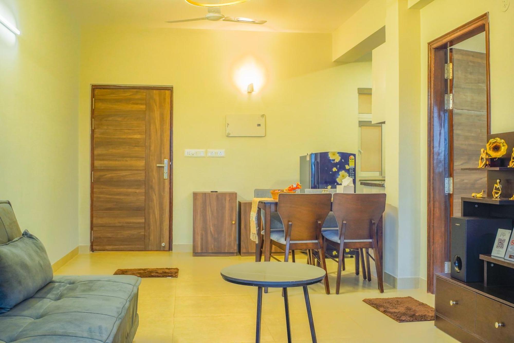 Alaya Stays 1 Bhk With Balcony & Pool - Veera Marina Candolim Bagian luar foto