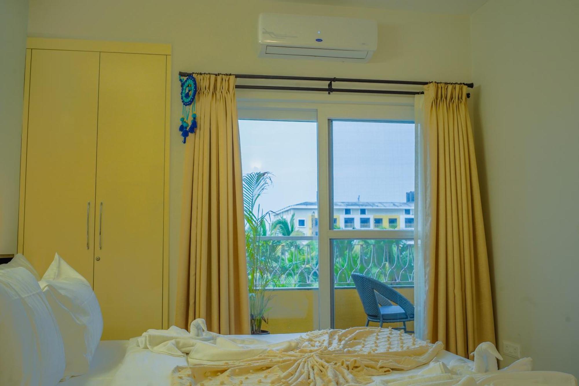 Alaya Stays 1 Bhk With Balcony & Pool - Veera Marina Candolim Bagian luar foto