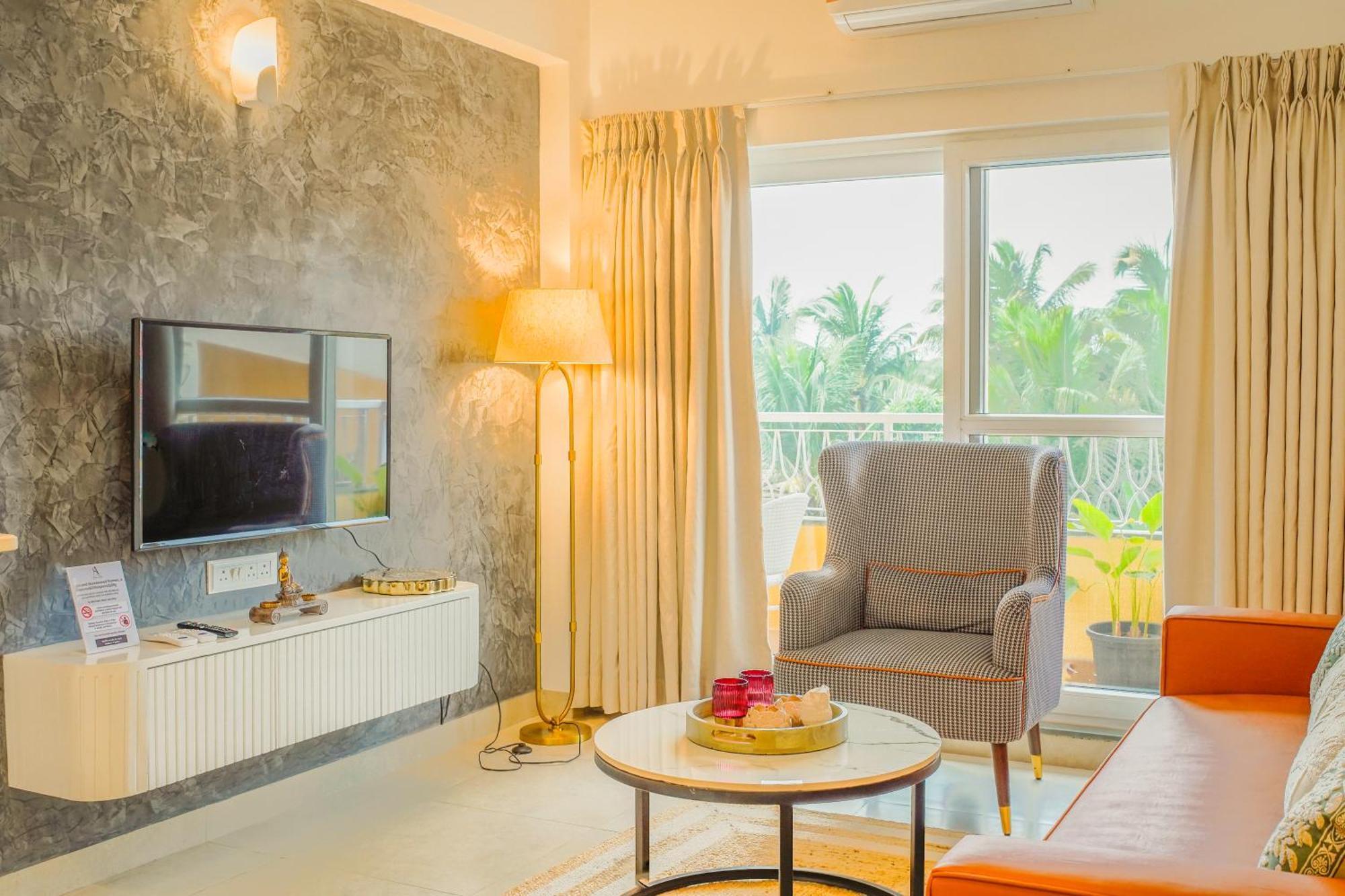 Alaya Stays 1 Bhk With Balcony & Pool - Veera Marina Candolim Bagian luar foto